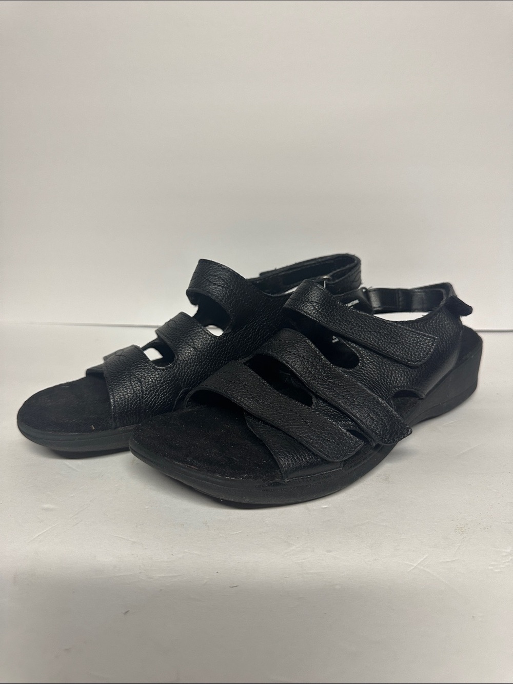 Connie cuddlers women’s black sandals size 9